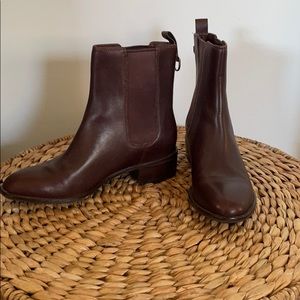 LIKE NEW Cole Haan Chelsea Boot